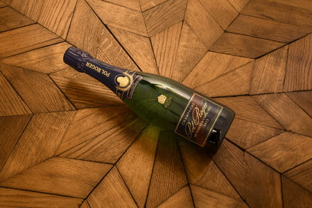 La Maison Pol Roger a le plaisir de présenter le 21eme millésime
de sa cuvée hommage depuis sa création en 1975. Champagne Pol Roger
